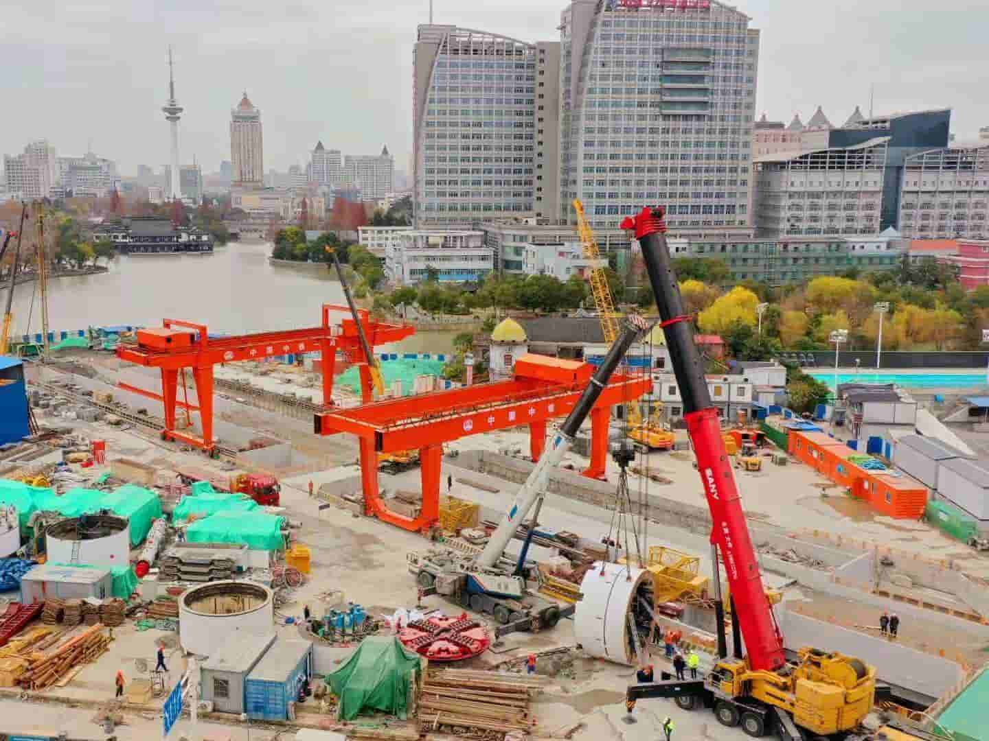 Application of Gantry Crane in Subway Construction Project