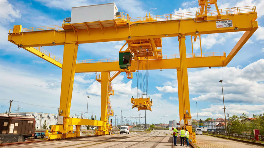 Gantry crane for port storage yard