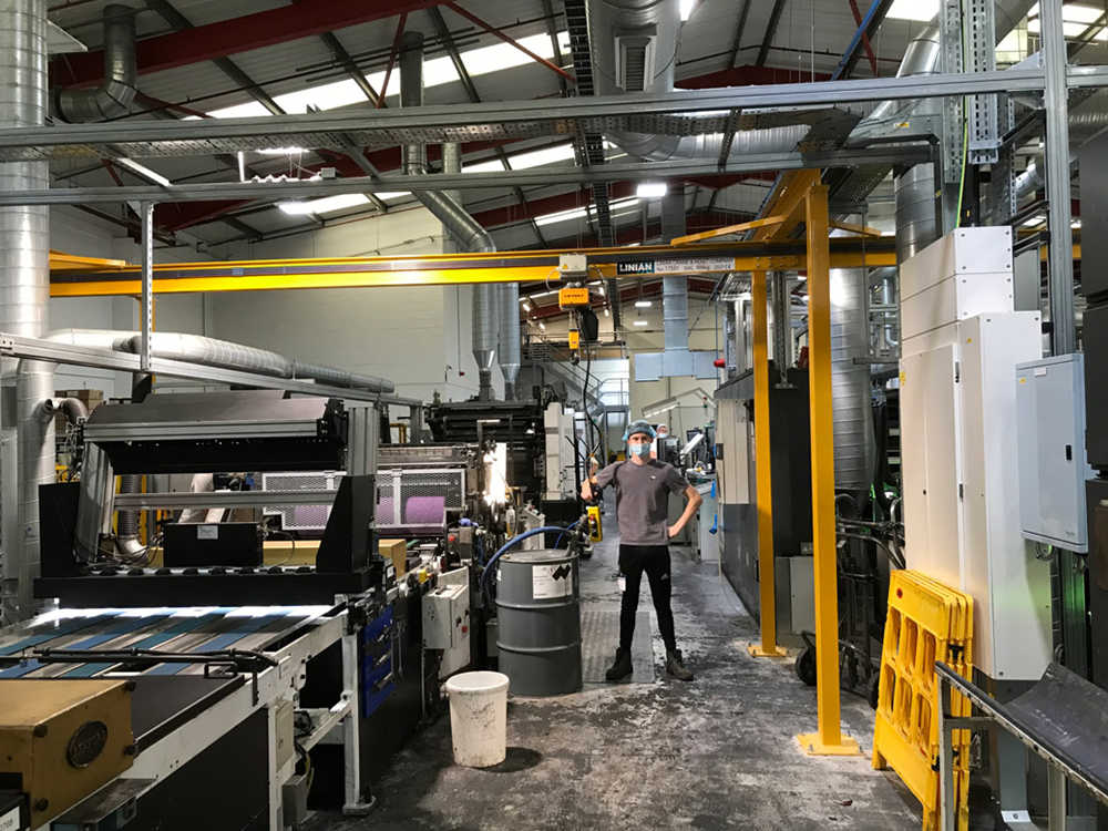 Linian Installs Pillar Jib Crane For Packaging Material Manufacturer ...