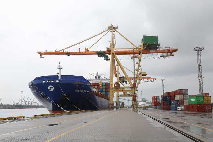 A ship-to-shore container crane from Sany has been delivered to its new owners in Latvia