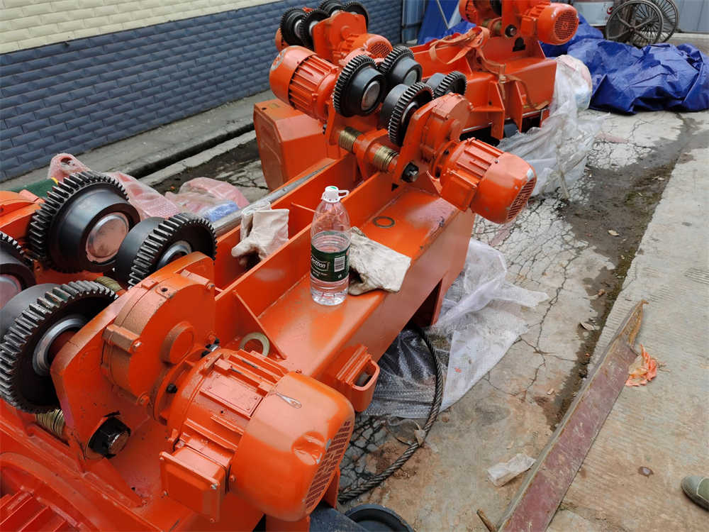 cd type electric wire rope hoist at the construction site (2)