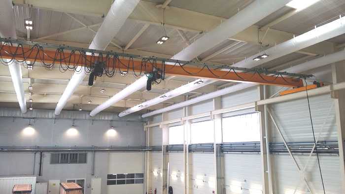 Composite material part workshop installs two overhead cranes