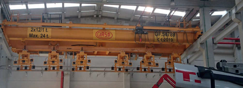 A JASO 24t double-girder overhead crane installation in southern Spain