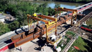 Graham Construction & Engineering in Canada used two gantry cranes to reconstruct a bridge (1)