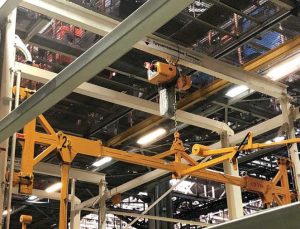 Kito ER2 lifts the driver’s cab precisely onto the truck frame on the assembly line