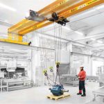Konecranes’ anti-sway system centring a load before Overhead crane lifting