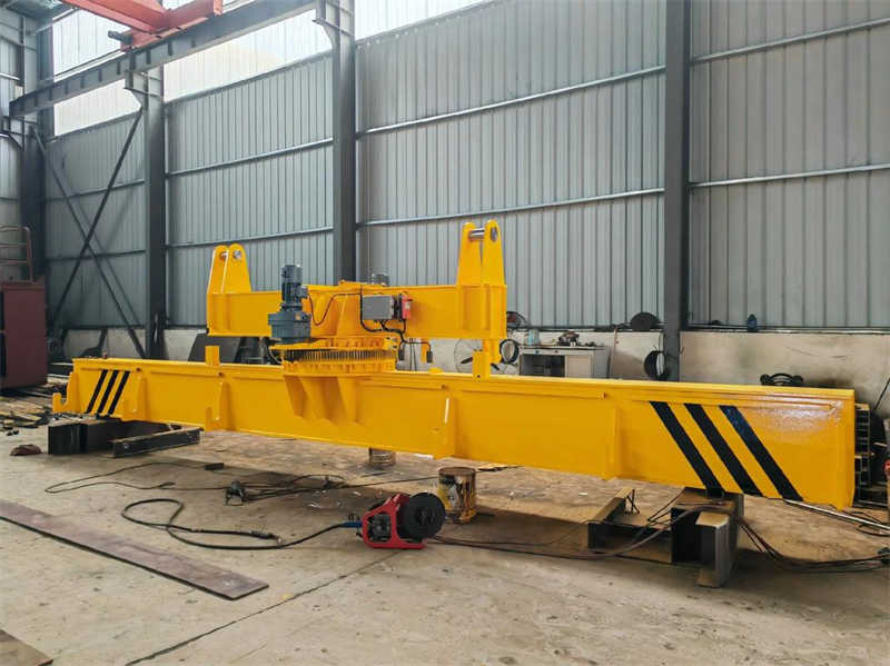 Electromagnetic rotating hanging beam of overhead crane