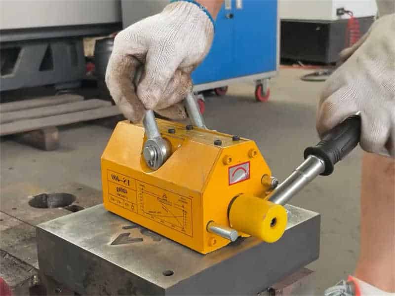 Working principle of magnetic lifting device