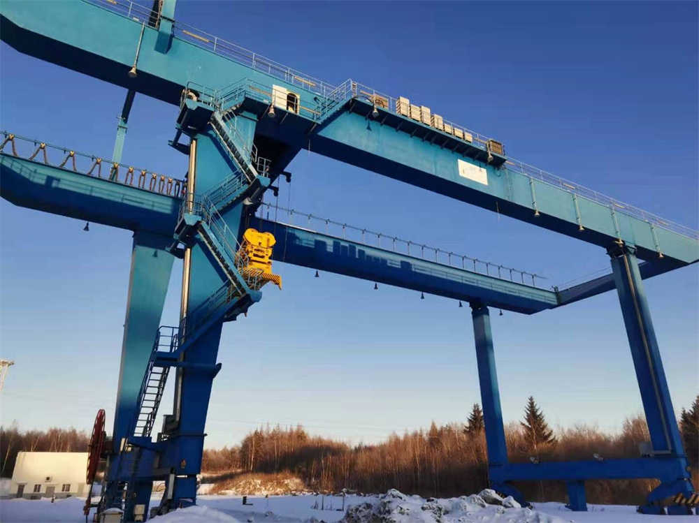 Rail mounted gantry crane