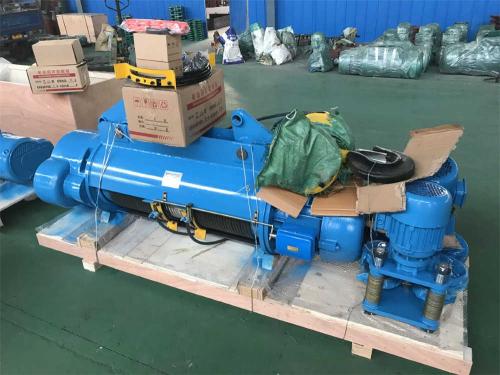 Wire-rope-hoist-in-crane-factory-3