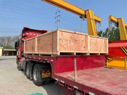 HD-electric-single-girder-overhead-crane-loading-in-the-crane-factory-3