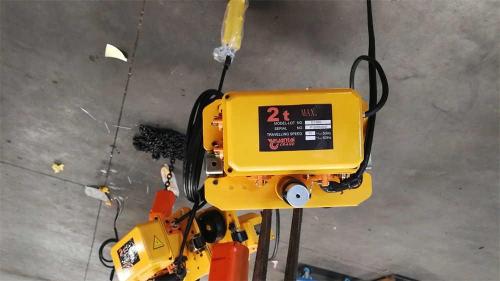 2-ton-low-headroom-chain-hoist-nameplate