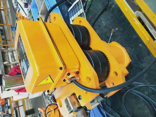 5-ton-electric-chain-hoist-is-being-assembled