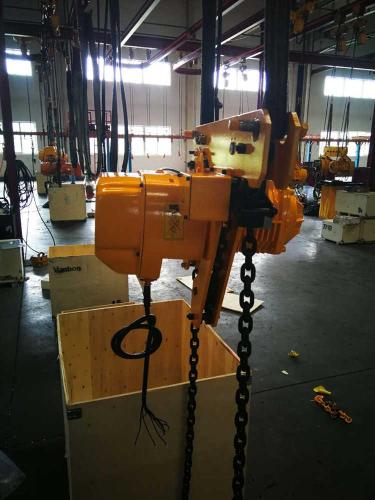 2-ton-electric-hoist-side