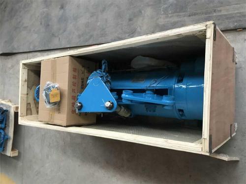 2-tons-electric-wire-rope-hoist-packed-into-wooden-box-2