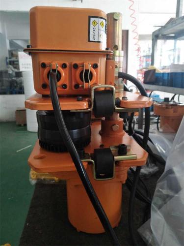 2-ton-electric-chain-hoist-is-being-assembled