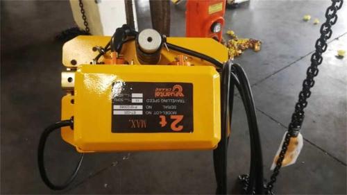 2-ton-electric-chain-hoist-is-being-assembled