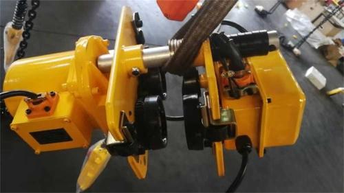 Electric-chain-hoist-is-being-assembled